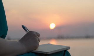 形容亲人旅游的句子（形容亲人旅游的句子简短）