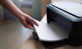 打印机打到一半停电卡纸怎么解决（打印机打到一半断电纸卡在里面）