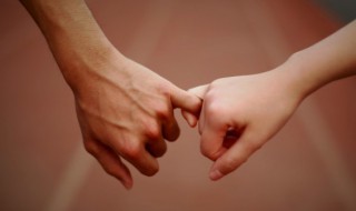 哄女朋友睡觉的情话文案（哄女朋友睡觉的情话文案简短）