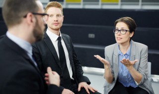 职场上如何向领导提问题（职场上如何向领导提问题并解答）