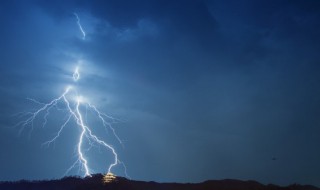 做梦梦到打雷雷特别大是什么意思（梦见打大雷是什么意思）