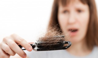 女人掉发是什么原因 女性掉头发是怎么回事