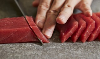 三文鱼和金枪鱼哪个适合减肥（三文鱼和金枪鱼哪个适合减肥的人吃）