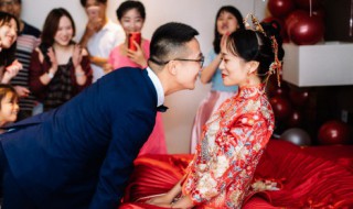 姐姐送给弟弟的结婚祝福语（姐姐送给弟弟的结婚祝福语简单）