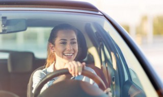 路虎油箱盖怎么开 路虎油箱盖怎么开图解