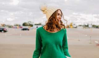 春天适合穿什么衣服（春天适合穿什么衣服女）