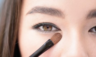 怎样可以不脱妆保持一整天 如何保持一天不脱妆