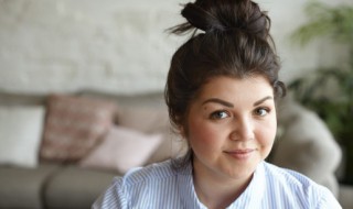 圆脸怎么打高光（圆脸怎么打高光和修容?）