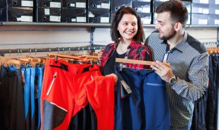 灯芯绒外套适合搭配什么裤子好看 灯芯绒外套怎么搭配裤子