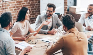 怎么对付总指使你干活的同事（怎么对付总指使你干活的同事自己准备走了）