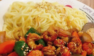 小龙虾拌面怎么做 小龙虾拌面方便面怎样做