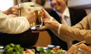 职场上需要掌握哪些酒场礼仪 职场上需要掌握哪些酒场礼仪知识