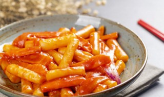 拉面炒年糕的做法 拉面炒年糕的做法大全