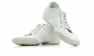 怎么正确洗白鞋子 如何洗白鞋子