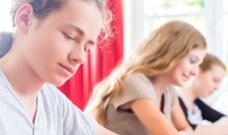 送给老师的贺卡怎么写（送给老师的贺卡怎么写祝福语）