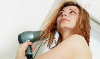 怎么吹头发不伤发（怎样吹头发不伤发）