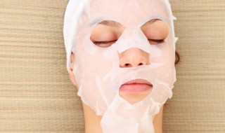关于敷面膜后到底要不要洗脸（面膜敷了到底要不要洗脸）