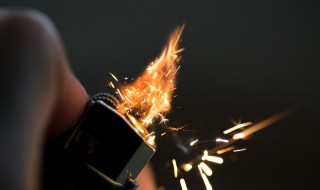 抱薪救火什么意思 抱薪救火什么意思解释一下