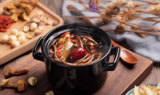 党参炖鸡好还是当归炖鸡好（党参炖鸡好还是当归炖鸡好吃）