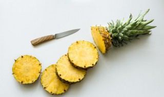 菠萝里面是黑籽还是虫卵 菠萝里面红色的籽是虫卵吗