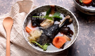 鸡怎么炖好吃又简单（炖整鸡怎么炖好吃又简单）