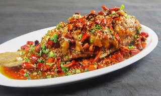 鲈鱼红烧怎么做好吃又简单（鲈鱼红烧怎么做最好吃）