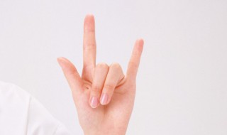 黑色染发剂弄到皮肤上怎么洗掉（黑色染发剂弄到皮肤上怎么洗掉?）