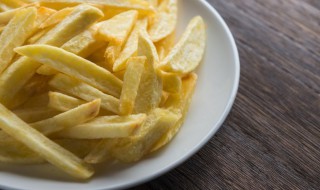薯条怎么做才好吃（薯条怎么做才好吃的视频）