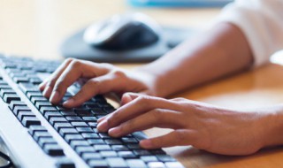 台式电脑键盘没反应怎么办(台式电脑键盘没反应怎么办三个灯只亮了一个)