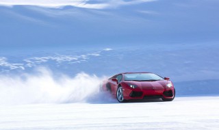 机动车在冰雪道路行驶最高时速 机动车在冰雪道路行驶最高时速是多少