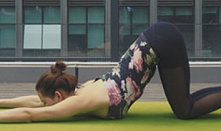 女人背厚怎么减（女人背宽背厚怎么办）