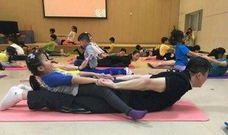 练习亲子瑜伽需要注意些什么（亲子瑜伽怎么练）