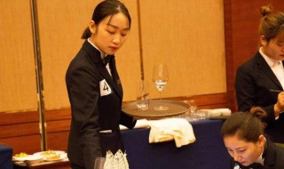 中餐零点斟酒一般从什么位置开始 中餐零点斟酒一般从什么位置开始按什么方向依次进行