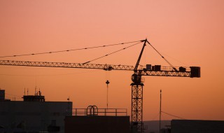 工地塔吊指挥是干什么的（工地塔吊指挥是干什么的呀）