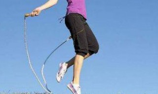 每天晚上跳绳能减肥吗 每天晚上跳绳能减肥吗视频