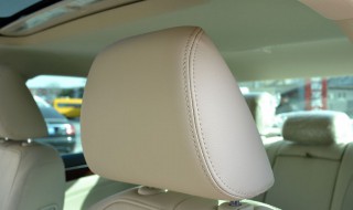 帕萨特座椅头枕怎么取（帕萨特座椅头枕怎么取下）