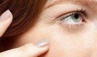 如何利用眼霜去眼纹 有眼纹如何正确使用眼霜手法?