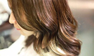 头发染太多发尾毛躁了怎么办?（染完头发毛躁怎么回事）