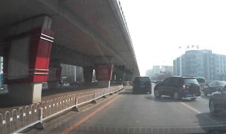 挡风玻璃下沿盖住停止线还有多少米 挡风玻璃下沿压线