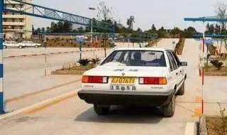 直角转弯门把手对准那个点 直角转弯技巧看门把手哪个位置