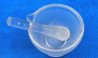 碱面和酒精反应吗 碱面加酒精