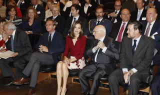 女士着装礼仪的原则有哪些?（女士着装礼仪的原则有哪些内容）