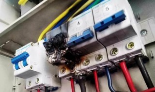 空气开关吱吱响没跳闸（空气开关吱吱响没跳闸就没电了）