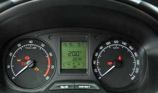 14款明锐仪表盘有把扳手是怎么回事（14款明锐仪表盘有把扳手是怎么回事啊）