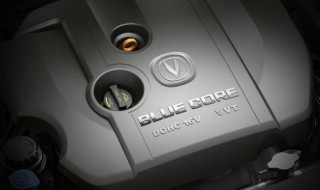 悦翔v7近光灯怎么取（悦翔v7近光灯更换教程图片）