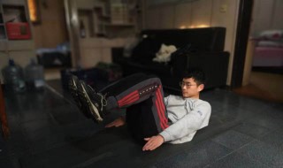 在家里该怎么训练体能（在家里该怎么训练体能和健康）