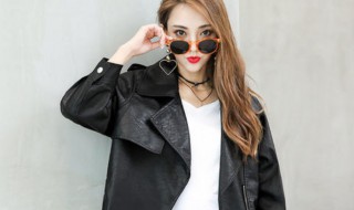 皮衣搭配什么裤子女（黑色皮衣搭配什么裤子女）