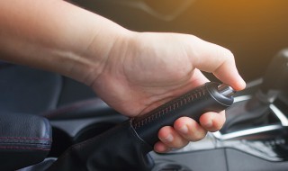 手刹不归位怎么解决(手刹不归位是怎么弄)