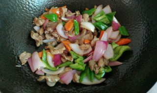 洋葱菜椒炒肉如何做 洋葱青椒炒肉的做法