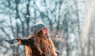 形容冬天雪下得非常大的句子（形容冬天雪下得非常大的句子有哪些）